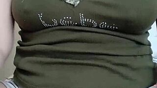 Watch this beautiful girl dancing live on Bigo. Is she captivating you?