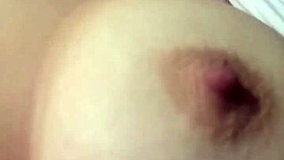 Tetona le rebotan mientras se lo meten en el conce?