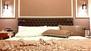 Hey, is that gostosa soloing to a cumshot?