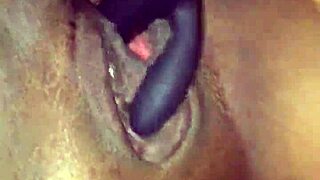 J&J make pussy cum using vibrator.