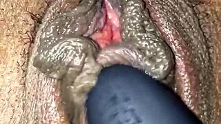 J&J make pussy cum using vibrator.