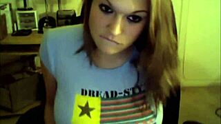 huge natural tits teen spreads on cam