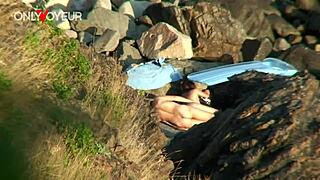 Strand voyeur fanger par i rask offentlig knepp på avsides sted