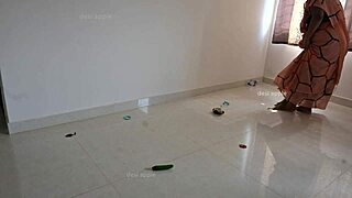 Yo, Tamil maid Prabha jerking owner’s cock during work