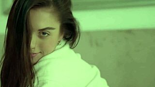 Solo Babe Teasing With Her Perfect Natural Body