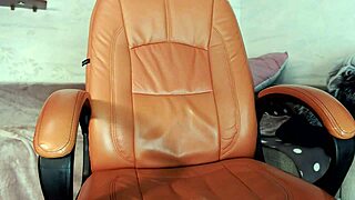 blonde anal dildo squirtin on webcam, does anyone know her name?