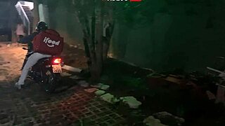 Young girl in towel gets pizza guy's cum