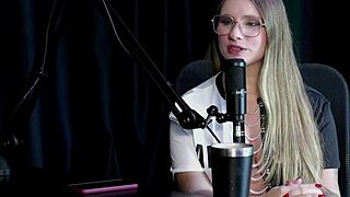 Começou Como Modelo Depois De Se Fazer Ser Demitida Fez Vídeos De Sexo Hot A Família Aceita Bem E Quando Gravou Com Mulheres - Naty Varga Sheer Red