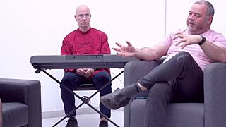 lainai de torbe con ohana petite 18+ in casual setting