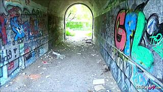 Deutsche BBW Urlauberin Screwed by Two Guys in Berlin Park