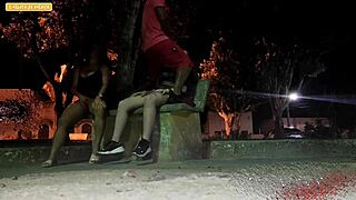 um cara fudido nao pode paga o motel e quis sexo com duas garotas em praça apos uma festa em cidade do enterior, involving amateurs and bbw in public creampie.