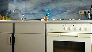 Babe Sexydea Shows Off On Live Webcam