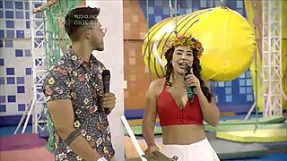 we start with the girls' parade in this sunny fight