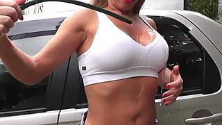 Milf Brasileira do Rabo Gigante Fodendo no Pelo