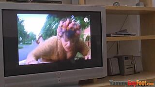 gay hunk givin' kinky footjob, damn it's hot!