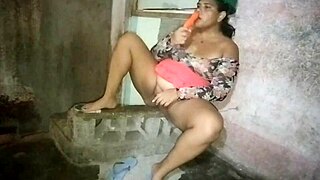 la jefa checks the site, then masturbates until she finishes