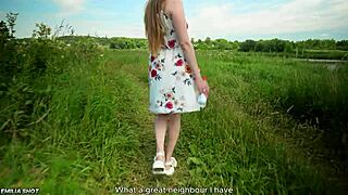 Млада двойка споделя интимни домашни моменти в секси бельо