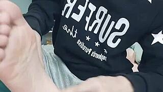 Slim Teen Sucks Sexy Feet!