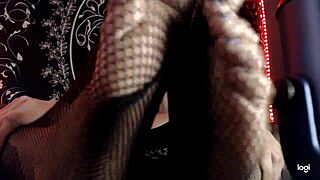 i enjoy bbw fetish asmr with foot rubbing sounds