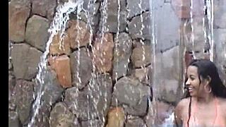 Showing Pussy In Caldas Novas Park