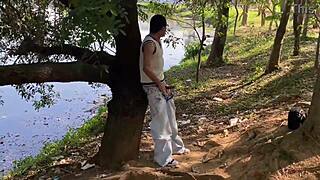 Fui na trilha e fiz o novinho gozar muito