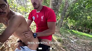 Fui na trilha e fiz o novinho gozar muito