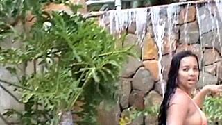 Showing Pussy In Caldas Novas Park