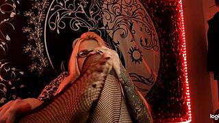 i enjoy bbw fetish asmr with foot rubbing sounds