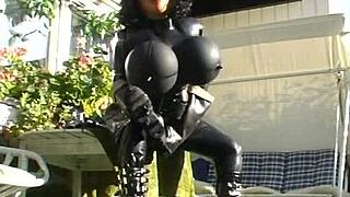 Roxina Torpedoes in the Garden XL WMV