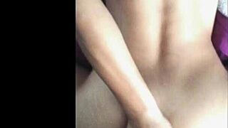 Amateur Mexican gatita gets horny and squirts 😈