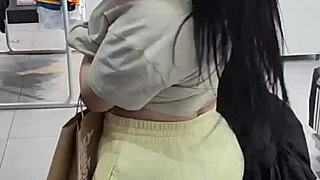 Znudzona kuzynka nagrywa przed naszym rżnięciem