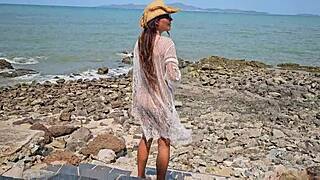 Hey neighbors, check out my outdoor ass shaking show!