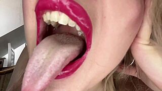 secret lips obsession with tongue