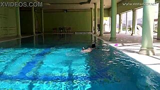 Yo, Jessica’s sexy look by the pool drives me wild! 🔥