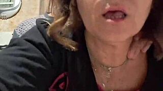 i'm teresa, a milf who makes my lover cum hard