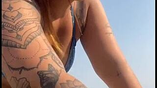 peguei no pau dele e deixei ele por a mão na minha buceta