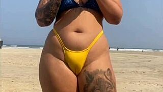 peguei no pau dele e deixei ele por a mão na minha buceta