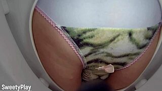 piss in panties, wetting on toilet bowl cam, so wild! 💦