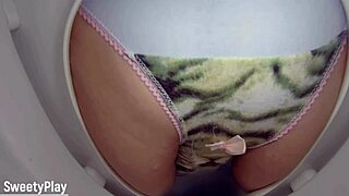 piss in panties, wetting on toilet bowl cam, so wild! 💦