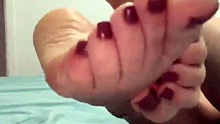 check out my sexy latina feet, wanna see more?