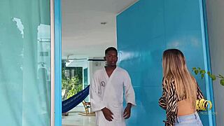 la vecina pago con una mamada un miuto de celular