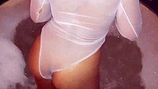 Horny Girl Finishes Very Wet After Handjob