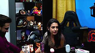 Sexo no Podcast: Ela Tirou o Pau pra Fora e Usou Brinquedo. Havena Cep Punheta Gostosa no Red Sheer