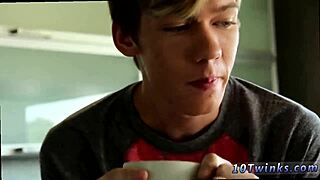 i experience first gay bareback with big penis at home