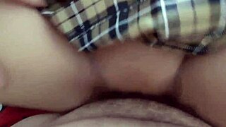 follandome a esa jovencita estudiante y grabandola para subirlo?