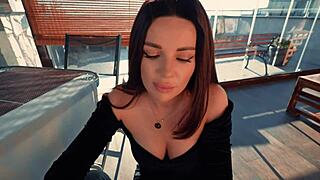 Waiter bangs hot milf during quick break at restaurant