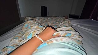 I love fingering myself every morning before university.