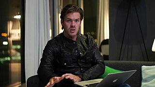 pretty little playthings engage in quick glamour session