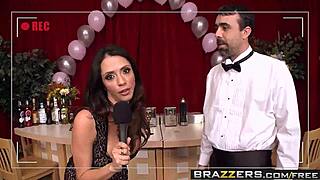 Milf Ariella Ferrera, ready to fuck anything with Xander?