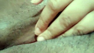 cam girl invites for hot video call